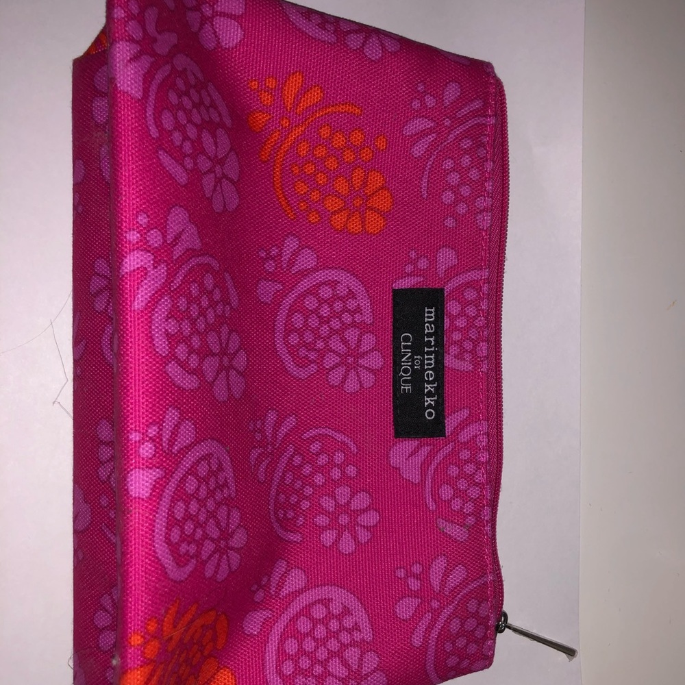 CLNIQUE MAKEUP BAG (never used)